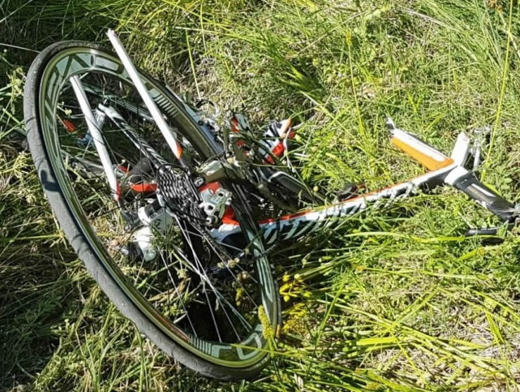 Bici al carbonio distrutta in urto