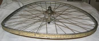 greatly deformed bicycle wheel - ruota bicicletta notevolmente deformata