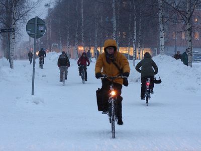 Nei Paesi nordici é normale pedalare con la neve