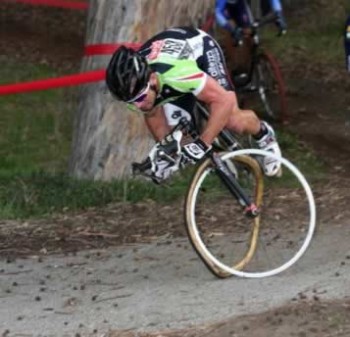 cyclist falls due to palmer leaving the rim - ciclista cade a causa uscita  palmer dla cerchio