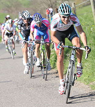 posture of the cyclist uphill - posizione del ciclista in salita