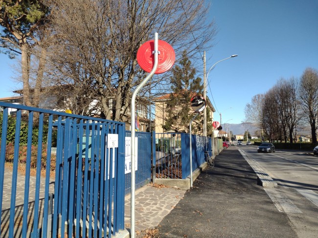 Specchi parabolici alla intersezione pista ciclopedonale- passocarraio