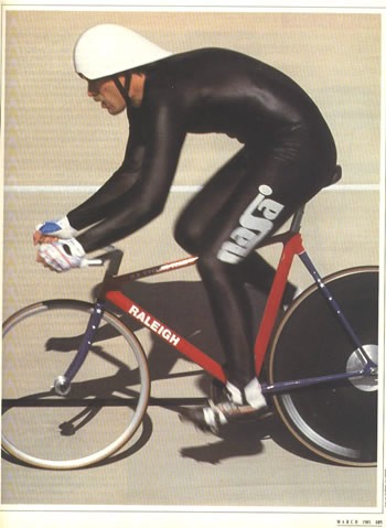 ciclista su bici da pista - cyclist on track bike